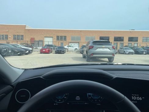 Used 2025 Hyundai Elantra SEL image 35