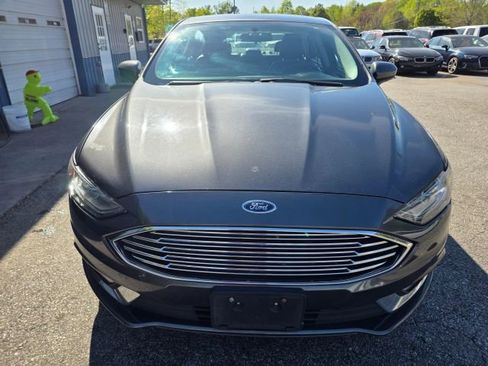 Used 2018 Ford Fusion SE w/ Equipment Group 201A image 2