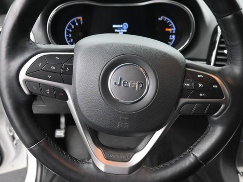 Used 2019 Jeep Grand Cherokee Altitude AWD/4WD image 15