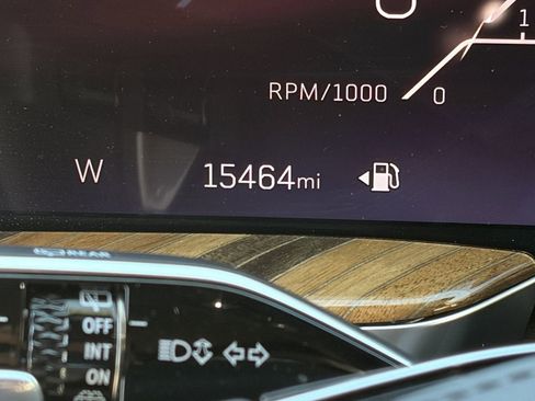 Certified 2026 Cadillac Escalade ESV Platinum Luxury w/ LPO, Radiant Package AWD/4WD image 26