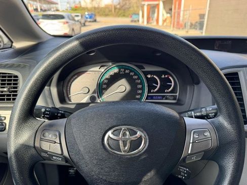 Used 2011 Toyota Venza w/ Convenience Pkg image 15