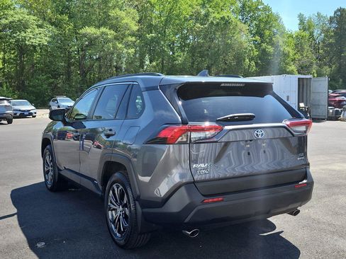 Used 2022 Toyota RAV4 XLE Premium image 3