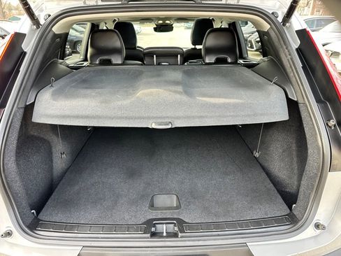 Used 2025 Volvo XC40 B5 Core image 10