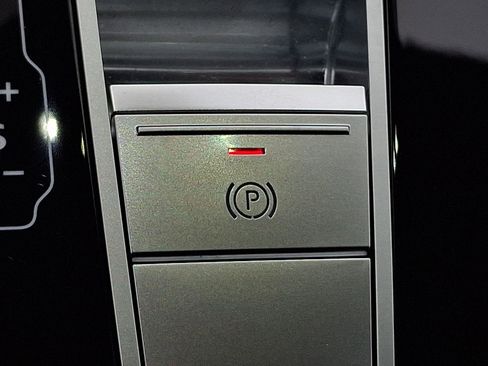 Used 2025 Audi Q8 Prestige w/ Prestige Package image 25