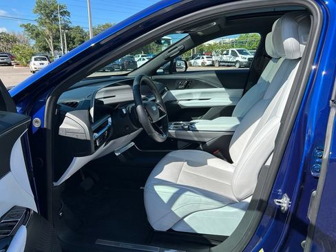 Used 2024 Cadillac Lyriq Luxury RWD image 16