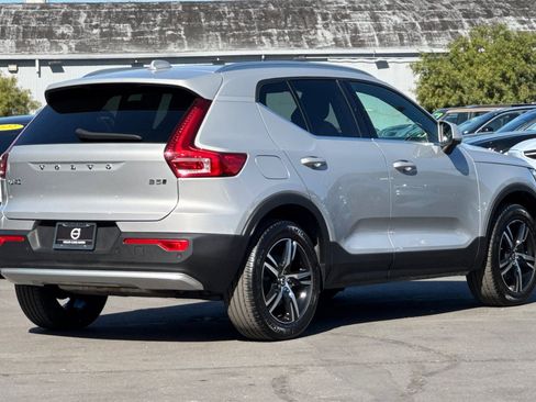 Certified 2025 Volvo XC40 B5 Core image 2