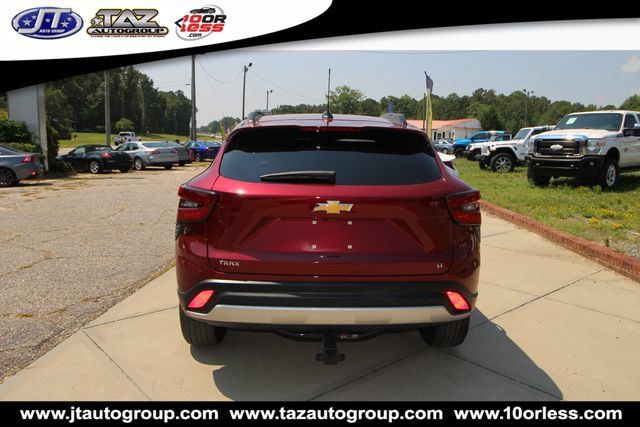 Used 2025 Chevrolet Trax LT w/ LT Convenience Package FWD image 6