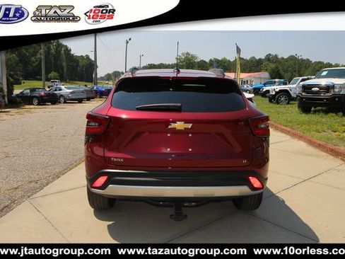 Used 2025 Chevrolet Trax LT w/ LT Convenience Package FWD image 6