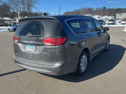 Used 2019 Chrysler Pacifica Touring Plus w/ Cold Weather Group image 3