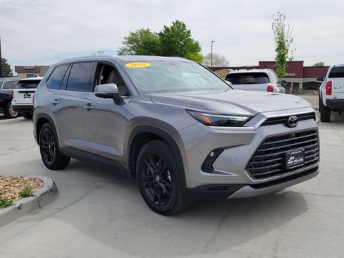 Used 2025 Toyota Grand Highlander AWD image 7