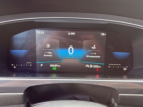 Used 2022 Volkswagen Tiguan SE R-Line image 16