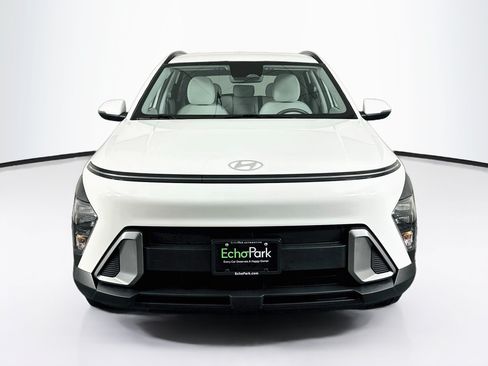 Used 2025 Hyundai Kona SEL FWD image 2