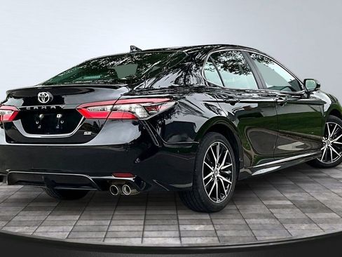Used 2023 Toyota Camry SE FWD image 6