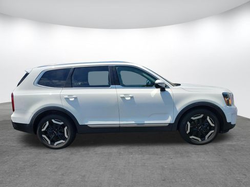 Used 2024 Kia Telluride EX w/ EX Captain's Chair Package FWD image 2