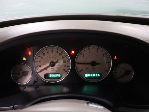 Used 2003 Chrysler Town & Country Limited image 31
