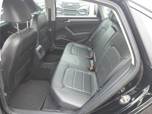 Used 2016 Volkswagen Passat 1.8T R-Line w/ R-Line Lighting Package image 22