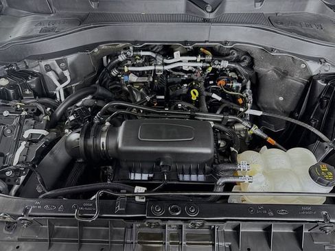 Used 2022 Ford Explorer XLT w/ Equipment Group 202A image 30