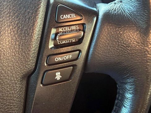 Used 2023 Nissan Titan SV w/ SV Convenience Package image 17