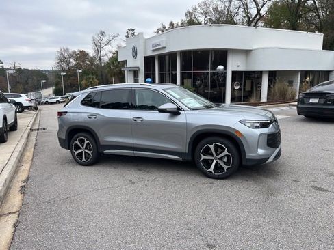 New 2026 Volkswagen Tiguan SE image 2