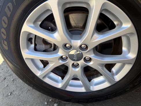 Used 2014 Jeep Cherokee Latitude w/ Comfort/Convenience Group image 22