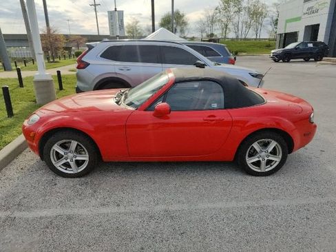 Used 2006 MAZDA MX-5 Miata Touring image 7