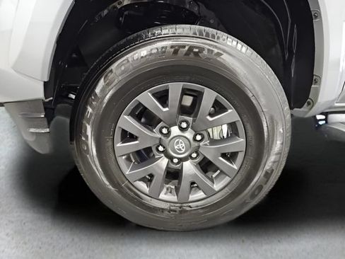 Used 2021 Toyota Tacoma SR5 RWD image 8