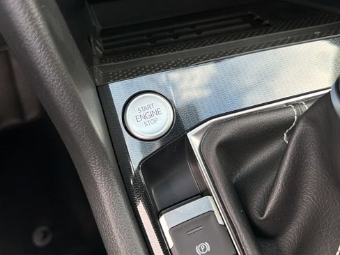 New 2026 Volkswagen Taos SE FWD image 23