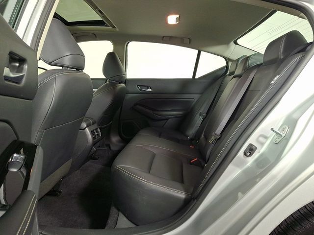 Used 2024 Nissan Altima 2.5 SL FWD image 13