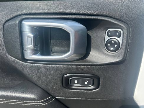 Used 2023 Jeep Gladiator Overland AWD/4WD image 24