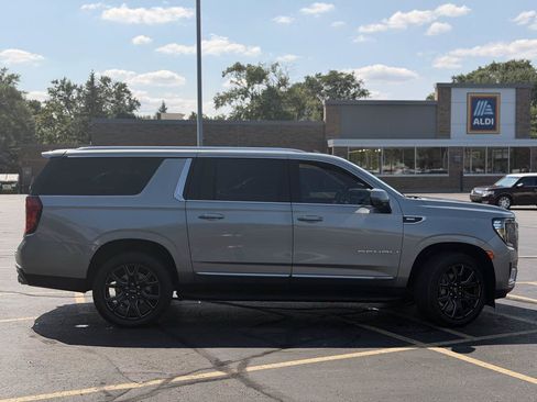 Used 2024 GMC Yukon XL Denali AWD/4WD image 4