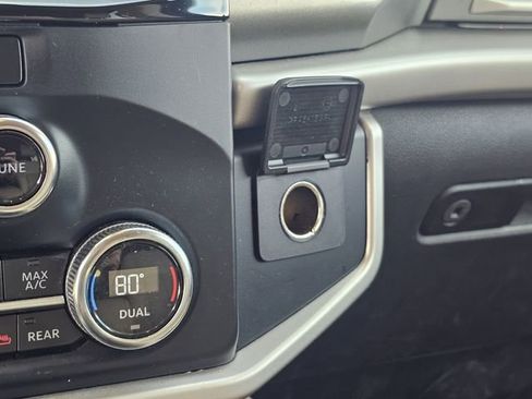 Used 2023 Ford Expedition XLT image 23