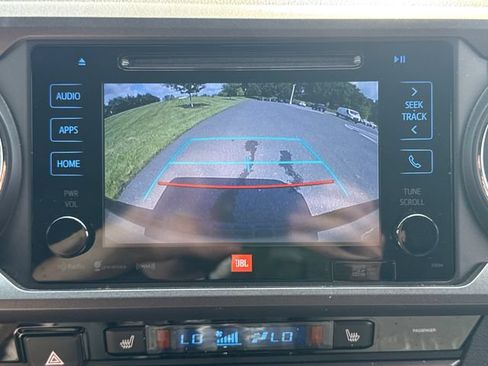 Used 2017 Toyota Tacoma TRD Off-Road AWD/4WD image 29