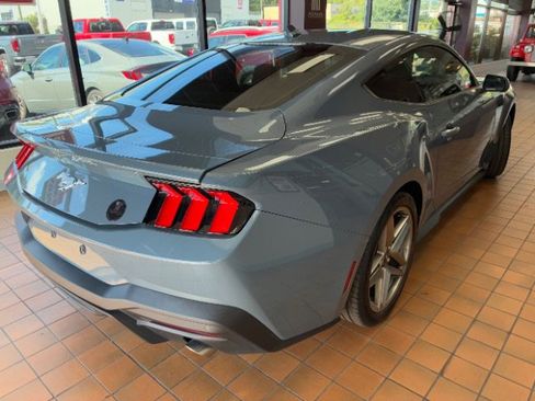 Used 2024 Ford Mustang Coupe image 6