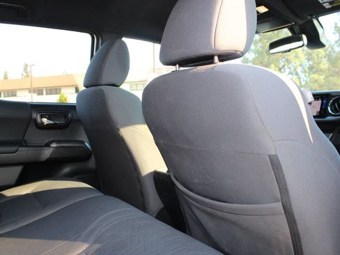 Used 2019 Toyota Tacoma TRD Off-Road RWD image 15
