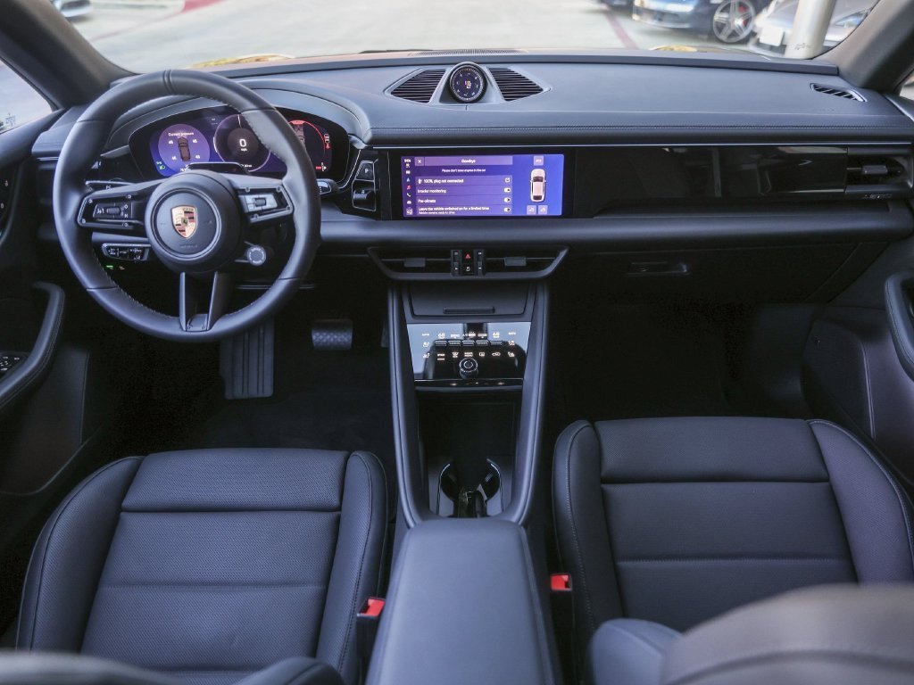 Certified 2026 Porsche Macan Electric RWD image 33
