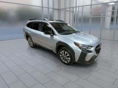 Used 2023 Subaru Outback Limited AWD/4WD image 2