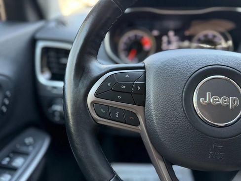 Used 2019 Jeep Cherokee Limited image 23