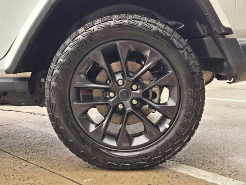 Used 2025 Jeep Wrangler Unlimited Sahara image 16