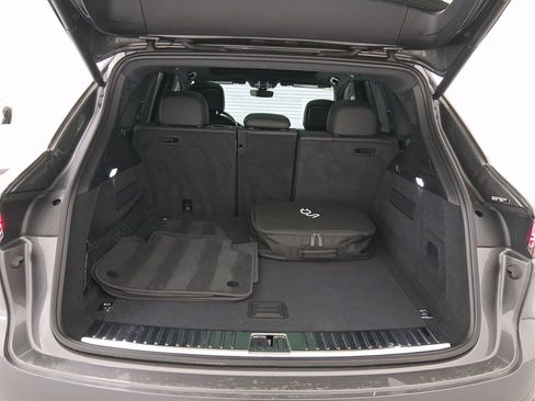 Used 2023 Porsche Cayenne E-Hybrid image 34