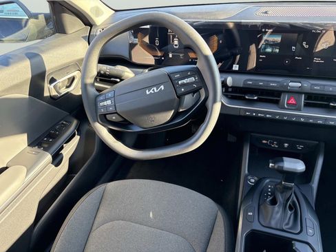 New 2025 Kia K4 LXS image 11