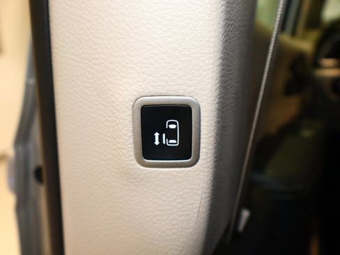 Used 2024 Chrysler Pacifica Touring-L image 46