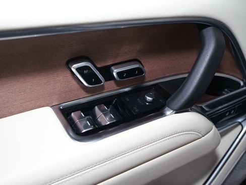 Used 2023 Land Rover Range Rover Autobiography image 27