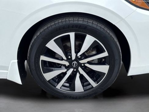 Used 2024 Nissan Sentra SV w/ SV Premium Package FWD image 33