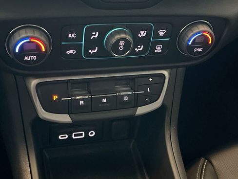 Used 2024 GMC Terrain SLT w/ Tech Package AWD/4WD image 19