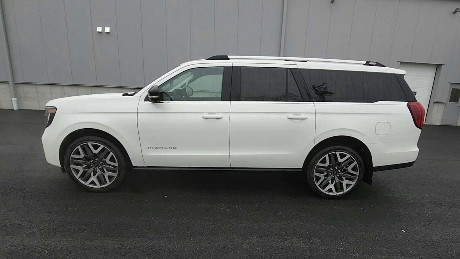 New 2025 Ford Expedition Max Platinum w/ Platinum Ultimate Package AWD/4WD image 5