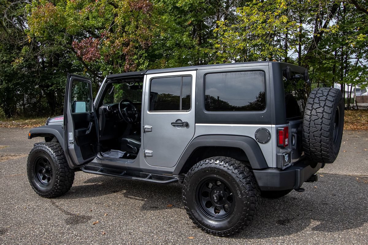 Used 2013 Jeep Wrangler Unlimited Rubicon w/ Connectivity Group AWD/4WD image 7