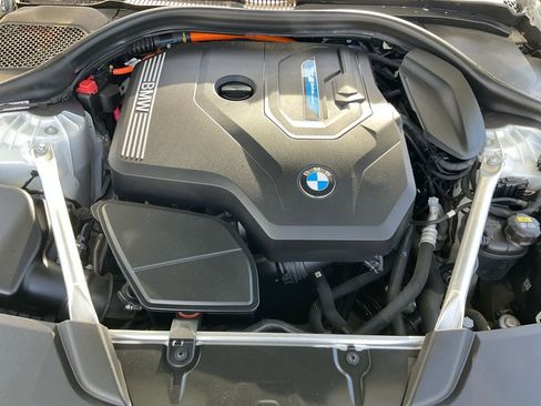 Used 2022 BMW 530e w/ M Sport Package image 31