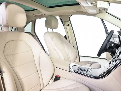 Used 2020 Mercedes-Benz GLC 300 image 23