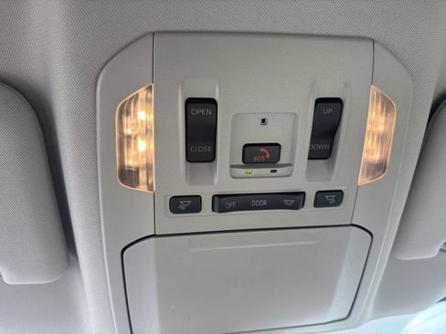 Used 2024 Toyota Highlander XLE AWD/4WD image 20