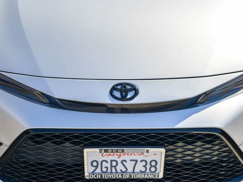 Used 2023 Toyota Corolla SE w/ SE Premium Package image 5